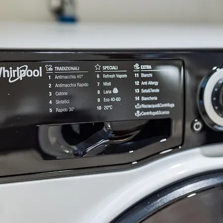 Arnaldo Luxury E Design In Duomo Brescia