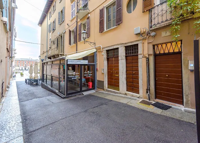 Arnaldo Luxury E Design In Duomo Brescia